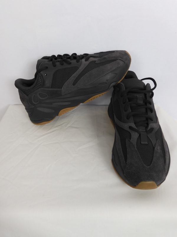 adidas Yeezy Boost 700 V2, Size 8. - Image 2