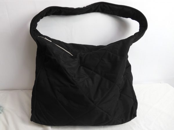 COS Diamond Quilted Oversize Shoulder Bag. - Image 3