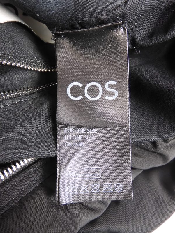 COS Diamond Quilted Oversize Shoulder Bag. - Image 7