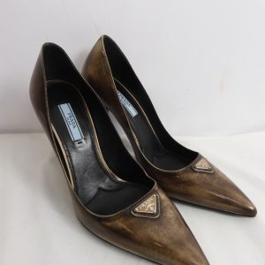 Prada Courts Size 4