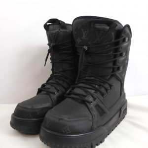 Louis vuitton - 1AAS83 Triple Black Snow Boot Trainers - Size 10 - COA
