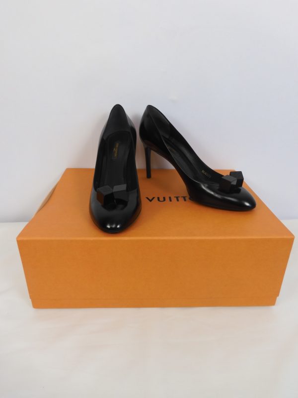 Louis Vuitton Black Leather Gossip Pumps Size 38