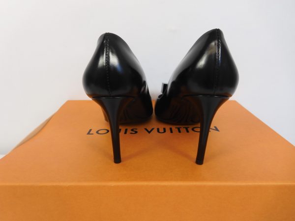 Louis Vuitton Black Leather Gossip Pumps Size 38 - Image 5