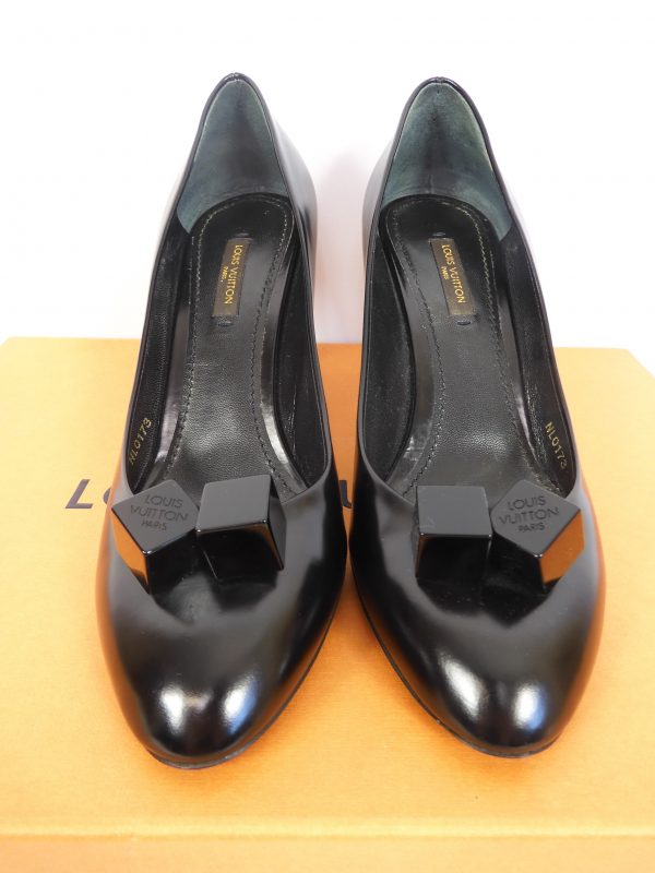 Louis Vuitton Black Leather Gossip Pumps Size 38 - Image 6