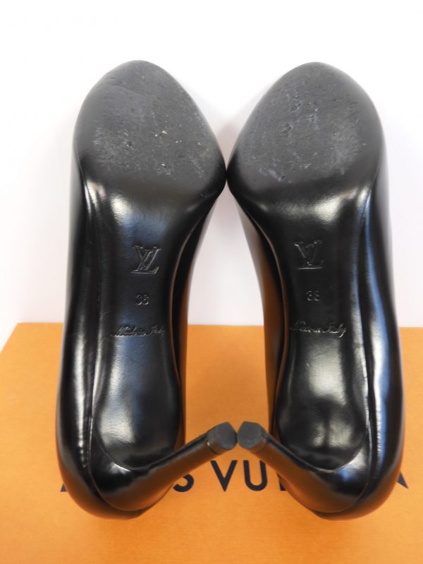 Louis Vuitton Black Leather Gossip Pumps Size 38 - Image 8
