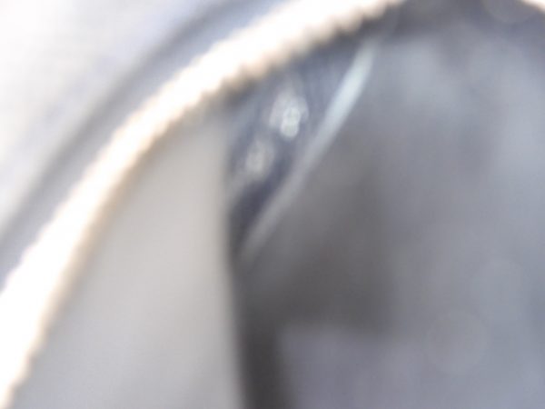 Louis Vuitton Vassili PM Taiga Leather Bag in Blue. - Image 11