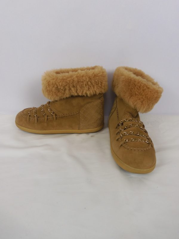 Chanel Shearling Chainlink 'CC' Boots, size 38. - Image 3