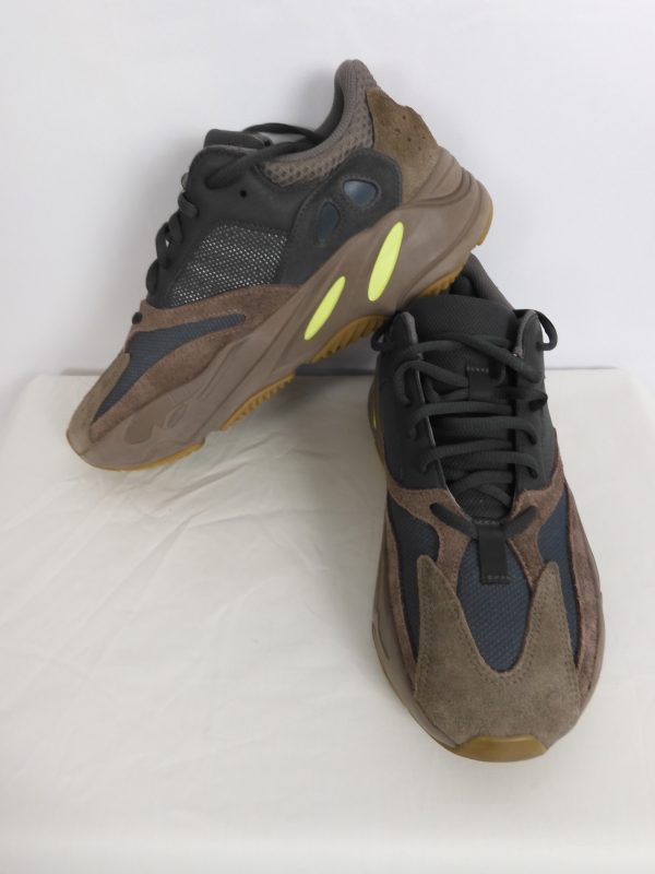 Yeezy Boost 700 EE9614, Size 8 - Image 3