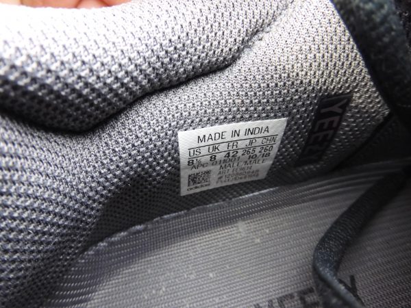 Yeezy Boost 700 EE9614, Size 8 - Image 8