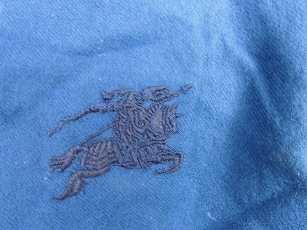 Burberry Cashmere Scarf. - Image 4