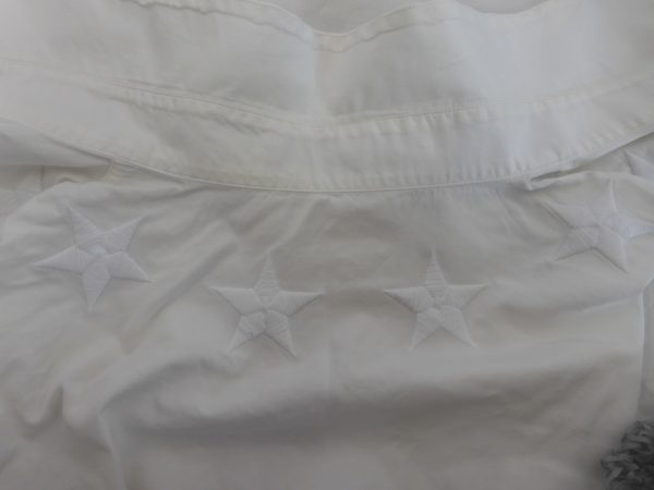 Givenchy white star embroidered shirt, size 39 (M). - Image 6