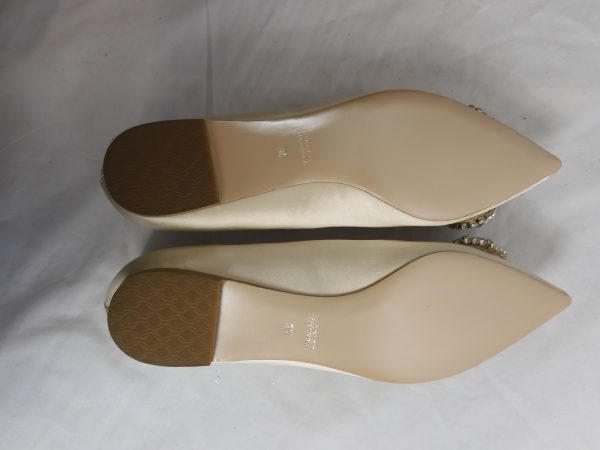 Badgley Mischka Octavia Ivory Satin Flats, Size 9.5 (7.5). - Image 5