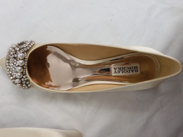 Badgley Mischka Octavia Ivory Satin Flats, Size 9.5 (7.5). - Image 7