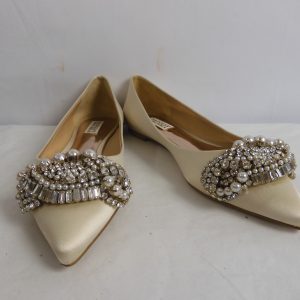 Badgely Mischka Octavia Ivory Satin Flats, Size 9 (7).