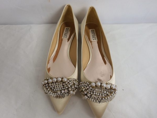 Badgely Mischka Octavia Ivory Satin Flats, Size 9 (7). - Image 3