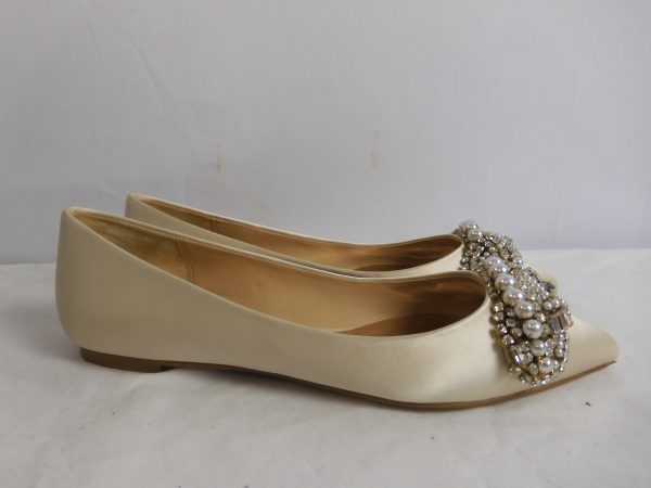 Badgely Mischka Octavia Ivory Satin Flats, Size 9 (7). - Image 4